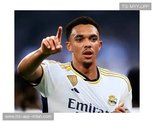 利物浦阿诺德长距离转移球强化精准度