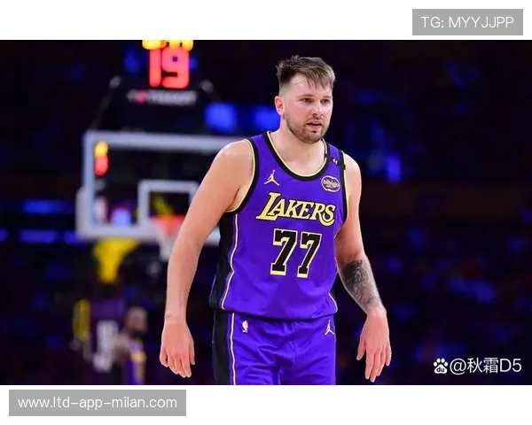 东契奇压哨一投打进,独行侠主场欢腾 东契奇压哨一投打进,独行侠主场欢腾